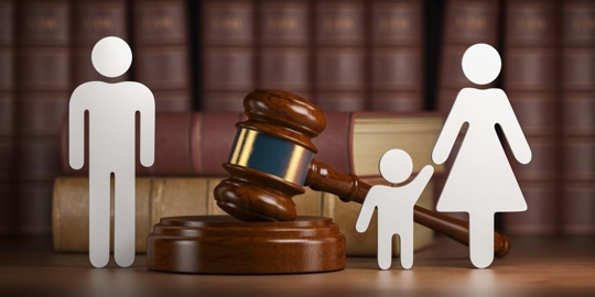 child custody with gavel